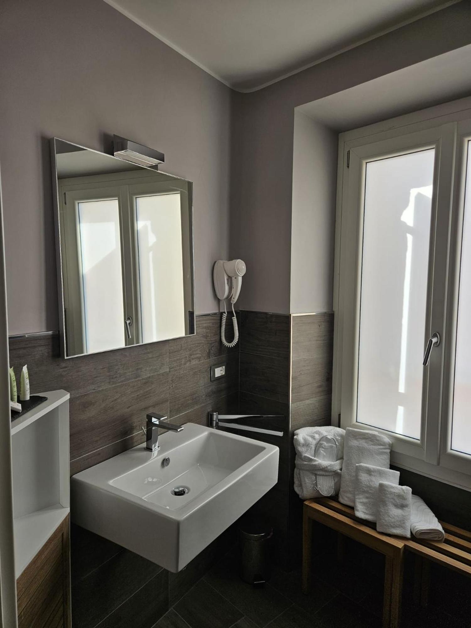 Prima Fila Premium Guest House Sanremo Bagian luar foto