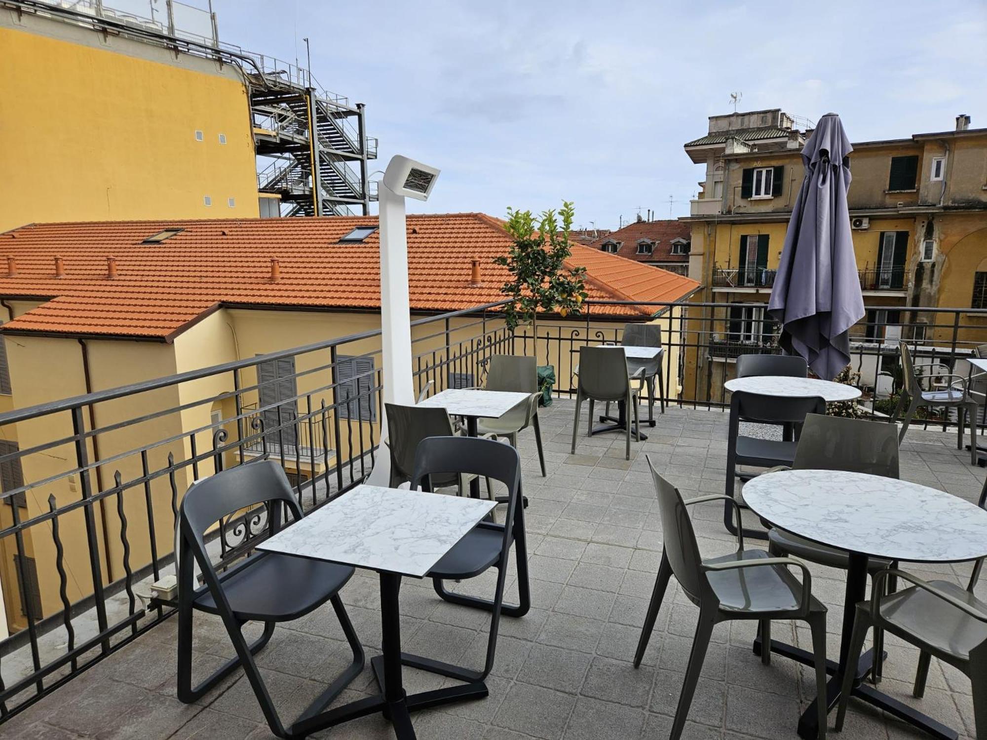 Prima Fila Premium Guest House Sanremo Bagian luar foto