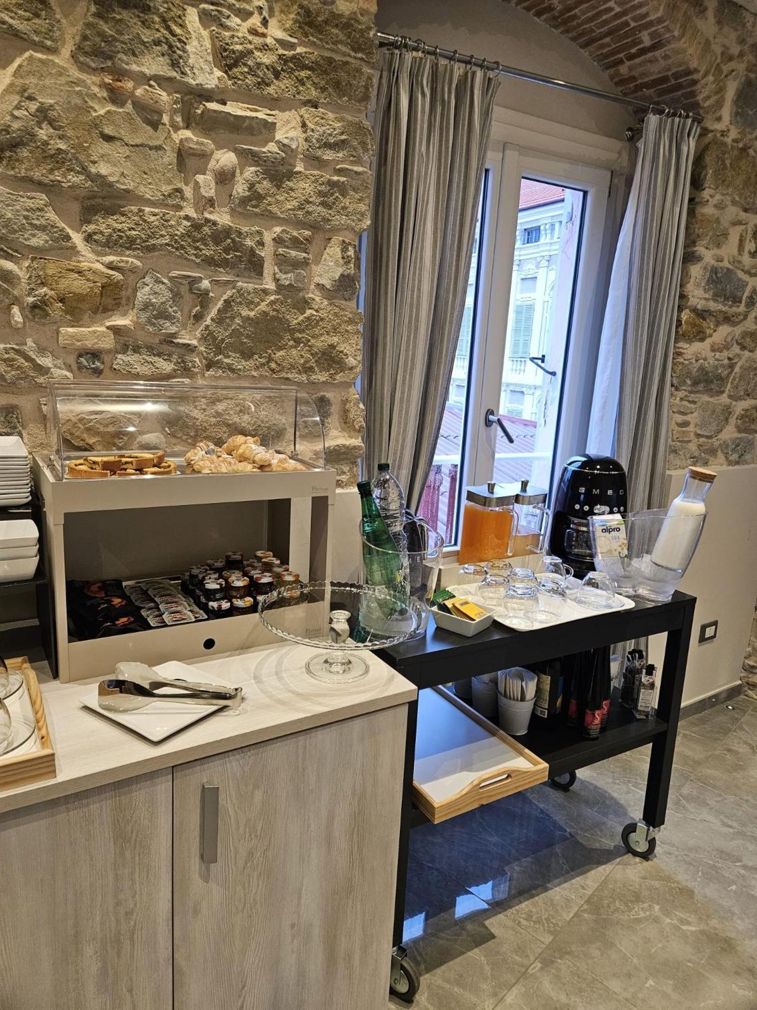 Prima Fila Premium Guest House Sanremo Bagian luar foto