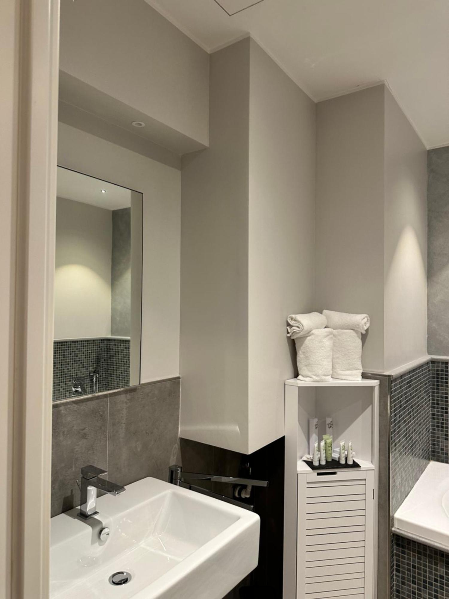 Prima Fila Premium Guest House Sanremo Bagian luar foto
